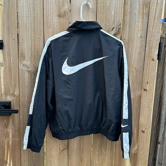Nike Sportswear Women's Black/White Repel Essential Jacket (DV3006-010) Size med - Picture 11 of 12